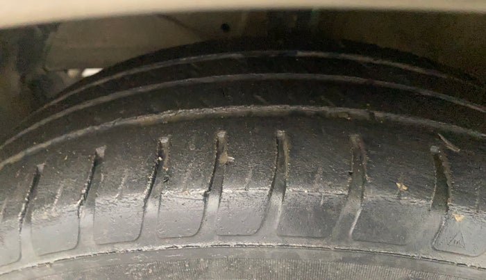 2021 Maruti Swift VXI, Petrol, Manual, 79,886 km, Left Front Tyre Tread