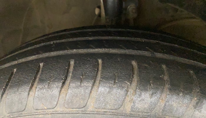 2021 Maruti Swift VXI, Petrol, Manual, 79,886 km, Right Front Tyre Tread