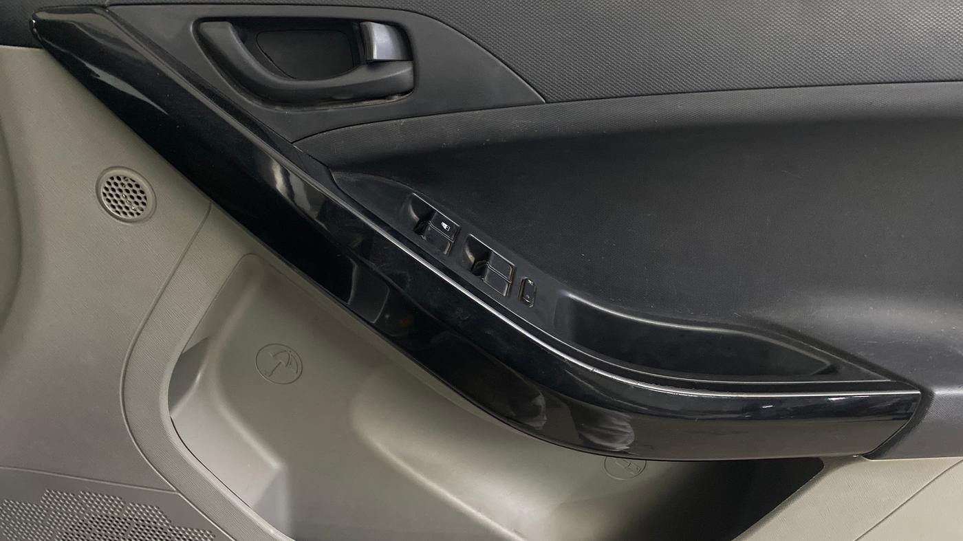 2018 Tata NEXON XMA PETROL, Petrol, Automatic, 39,201 km, Driver Side Door Panels Control