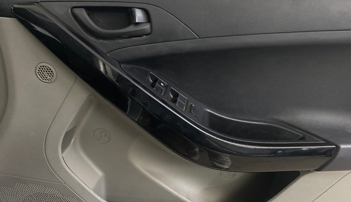 2018 Tata NEXON XMA PETROL, Petrol, Automatic, 39,067 km, Driver Side Door Panels Control