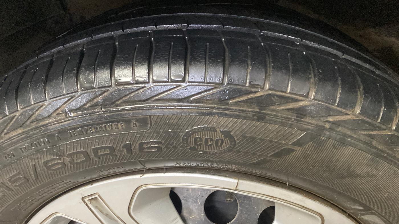 2018 Tata NEXON XMA PETROL, Petrol, Automatic, 39,201 km, Right Rear Tyre Tread