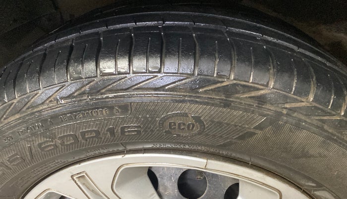 2018 Tata NEXON XMA PETROL, Petrol, Automatic, 39,067 km, Right Rear Tyre Tread