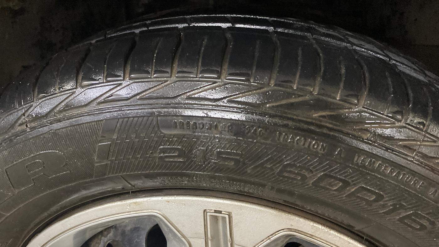 2018 Tata NEXON XMA PETROL, Petrol, Automatic, 39,201 km, Right Front Tyre Tread
