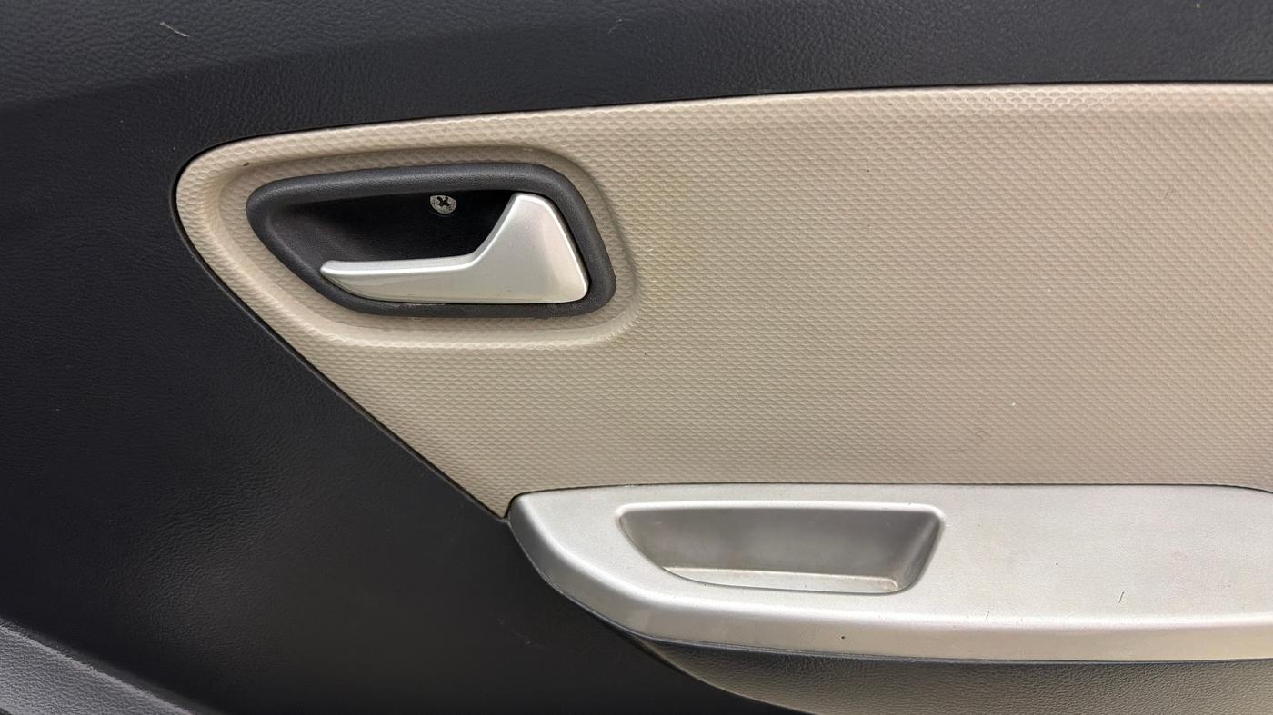 2019 Maruti Alto K10 VXI AMT, Petrol, Automatic, 81,205 km, Driver Side Door Panels Control