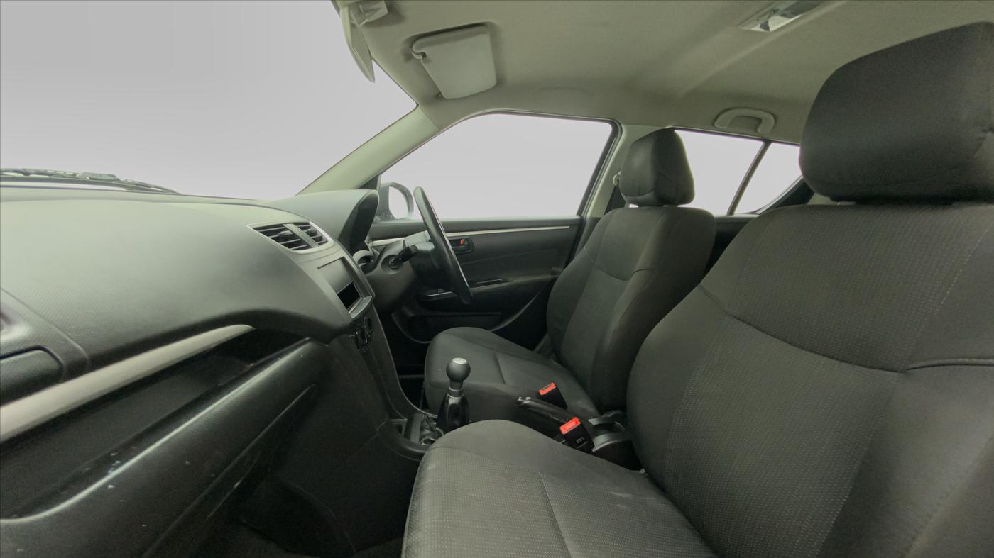 2015 Maruti Swift LXI, CNG, Manual, 58,702 km, Right Side Front Door Cabin