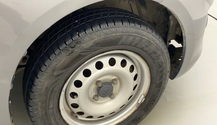 2015 Maruti Swift LXI, CNG, Manual, 58,702 km, Right fender - Lining loose