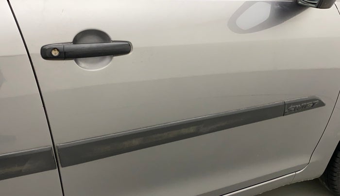 2015 Maruti Swift LXI, CNG, Manual, 58,702 km, Driver-side door - Minor scratches