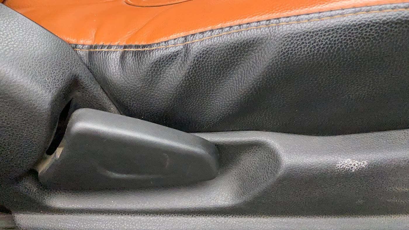 2018 Renault Kwid CLIMBER 1.0, Petrol, Manual, 59,535 km, Driver Side Adjustment Panel