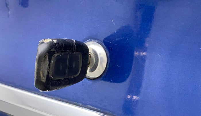 2018 Renault Kwid CLIMBER 1.0, Petrol, Manual, 59,535 km, Lock system - Boot door not opening through lever