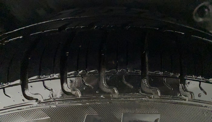 2011 Maruti Swift Dzire VXI, CNG, Manual, 74,321 km, Left Front Tyre Tread