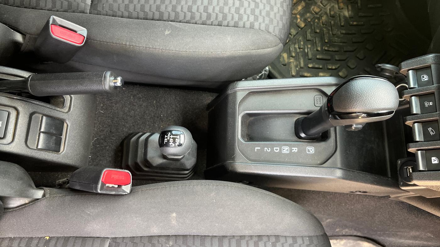2023 Maruti JIMNY ALPHA ALL GRIP PRO AT, Petrol, Automatic, 17,814 km, Gear Lever