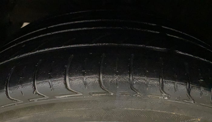 2021 Maruti Baleno DELTA PETROL 1.2, CNG, Manual, 98,427 km, Left Front Tyre Tread