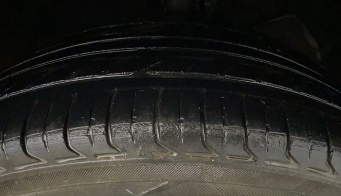 2021 Maruti Baleno DELTA PETROL 1.2, CNG, Manual, 98,427 km, Right Front Tyre Tread