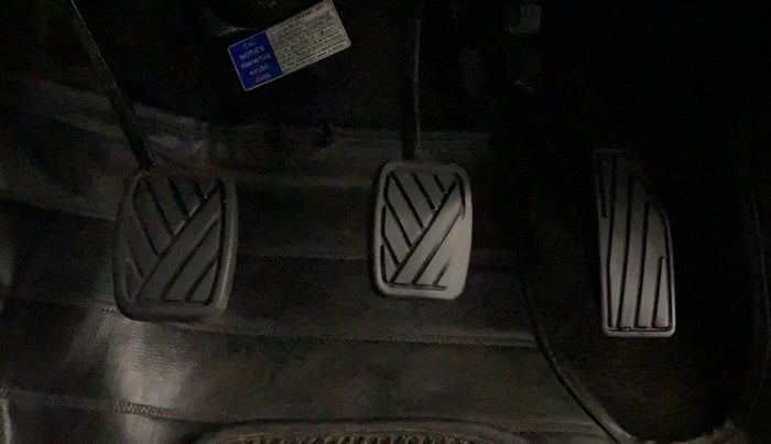2021 Maruti Baleno DELTA PETROL 1.2, CNG, Manual, 98,427 km, Pedals