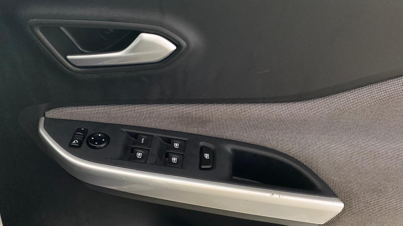 2022 Nissan MAGNITE XV TURBO, Petrol, Manual, 39,158 km, Driver Side Door Panels Control