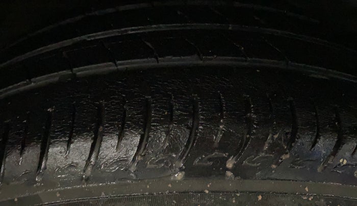 2019 Maruti Baleno DELTA PETROL 1.2, Petrol, Manual, 69,752 km, Right Front Tyre Tread