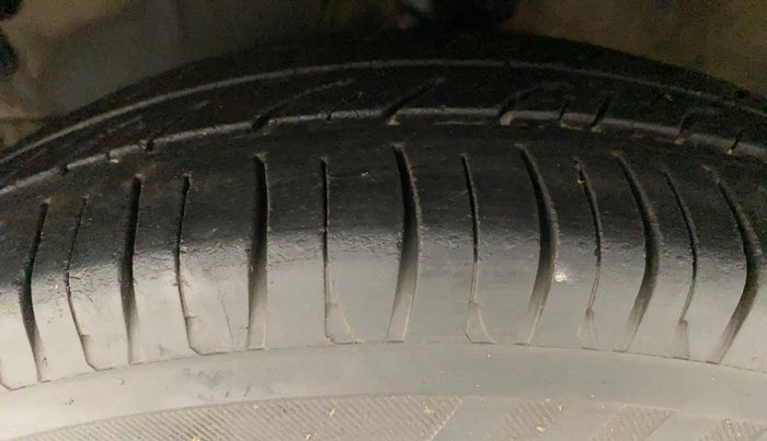 2013 Hyundai i10 SPORTZ 1.2 AT, Petrol, Automatic, 78,126 km, Left Front Tyre Tread