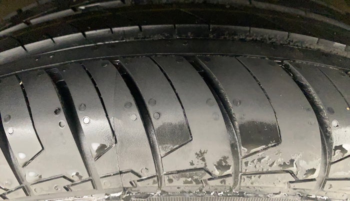 2019 Maruti Swift ZXI PLUS, Petrol, Manual, 77,148 km, Right Front Tyre Tread