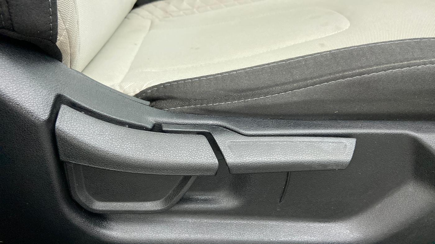 2021 Hyundai Creta SX PETROL MT, Petrol, Manual, 7,550 km, Driver Side Adjustment Panel