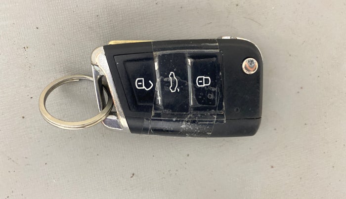 2017 Volkswagen Polo COMFORTLINE 1.5L, Diesel, Manual, 87,192 km, Key Close Up