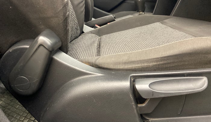 2017 Volkswagen Polo COMFORTLINE 1.5L, Diesel, Manual, 87,192 km, Driver Side Adjustment Panel