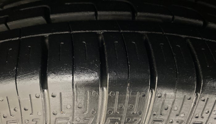 2017 Volkswagen Polo COMFORTLINE 1.5L, Diesel, Manual, 87,192 km, Left Front Tyre Tread