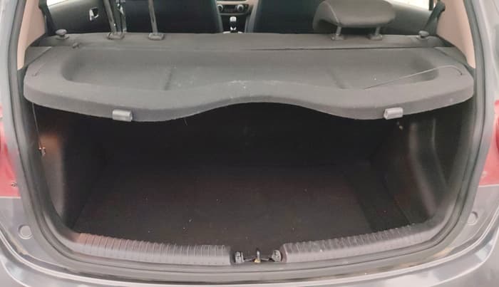 2017 Hyundai Grand i10 ASTA 1.2 KAPPA VTVT, Petrol, Manual, 42,811 km, Boot Inside