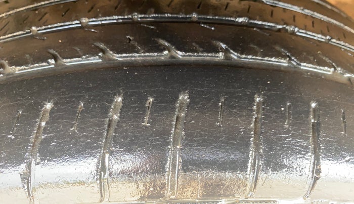 2018 Maruti Ciaz ALPHA 1.4 PETROL, Petrol, Manual, 40,076 km, Left Front Tyre Tread