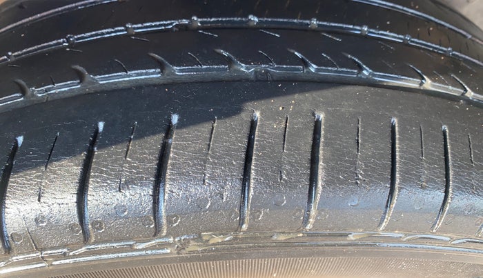 2018 Maruti Ciaz ALPHA 1.4 PETROL, Petrol, Manual, 40,076 km, Right Rear Tyre Tread