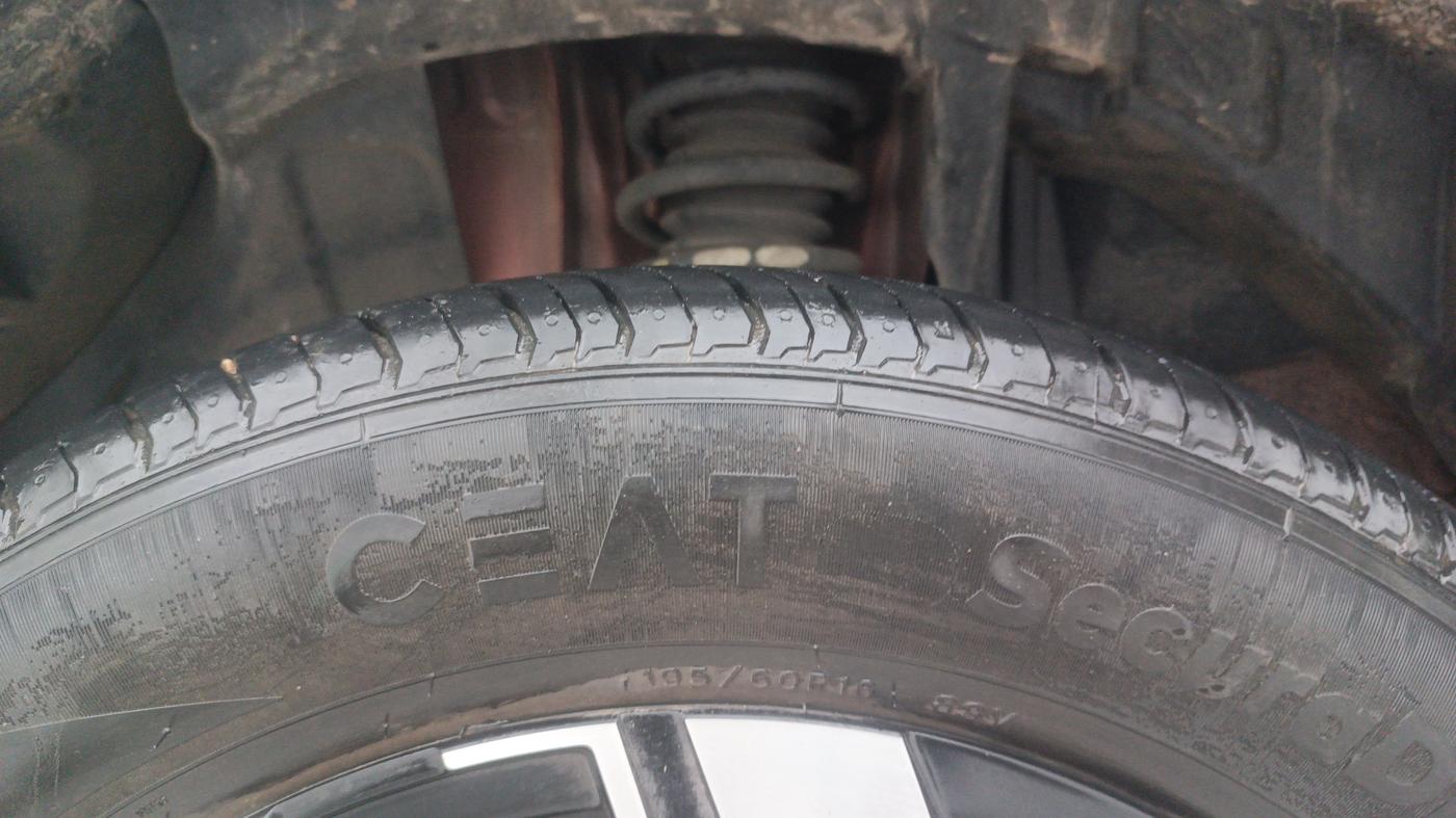 2023 Renault Kiger RXZ TURBO CVT, Petrol, Automatic, 13,117 km, Left Front Tyre Tread