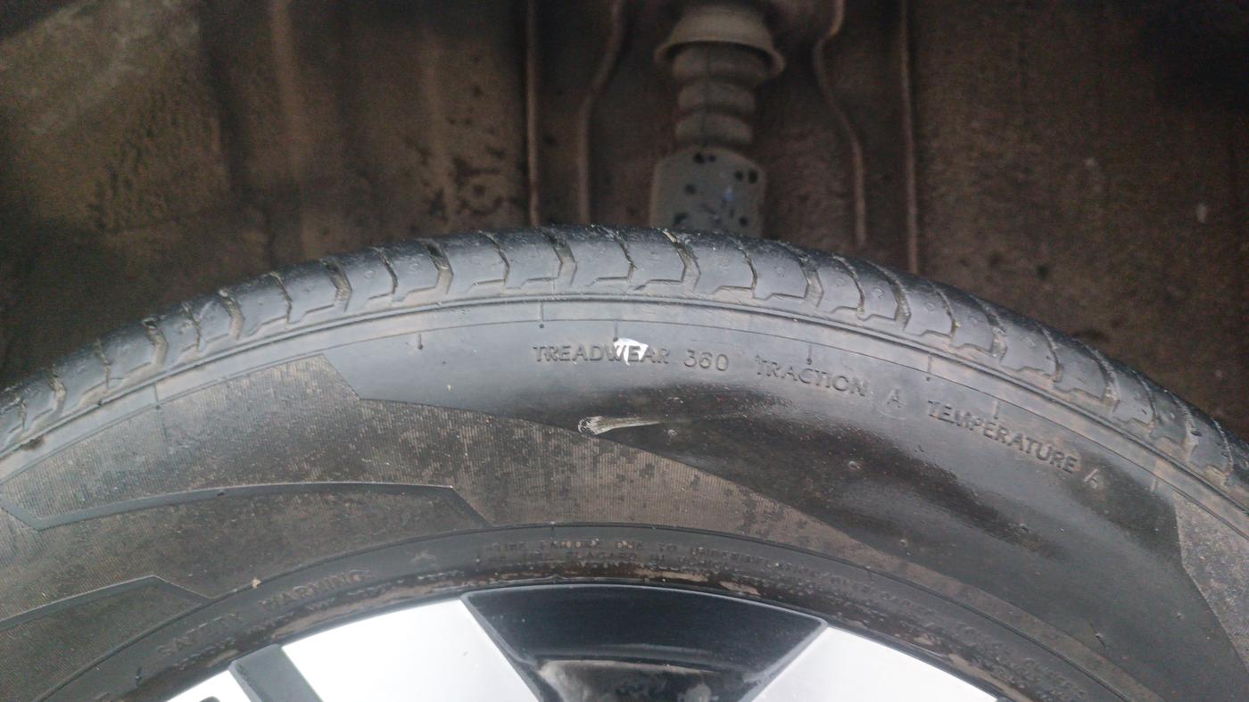 2023 Renault Kiger RXZ TURBO CVT, Petrol, Automatic, 13,117 km, Left Rear Tyre Tread