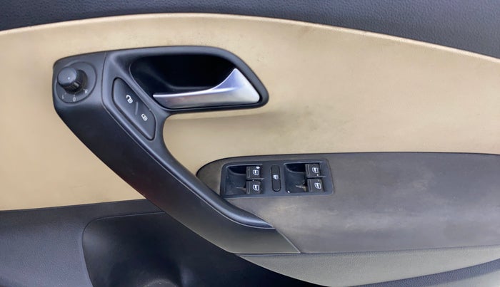 2014 Volkswagen Polo HIGHLINE1.2L, Petrol, Manual, 1,12,625 km, Driver Side Door Panels Control