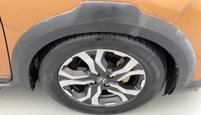 2017 Honda WR-V 1.5L I-DTEC VX MT, Diesel, Manual, 69,508 km, Right fender - Cladding has minor damage