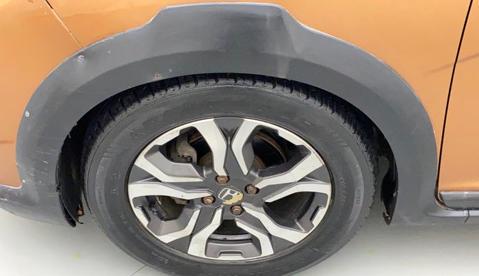 2017 Honda WR-V 1.5L I-DTEC VX MT, Diesel, Manual, 69,508 km, Left fender - Cladding has minor damage