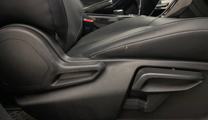 2022 Tata NEXON XZA PLUS PETROL DARK EDITION, Petrol, Automatic, 62,203 km, Driver Side Adjustment Panel