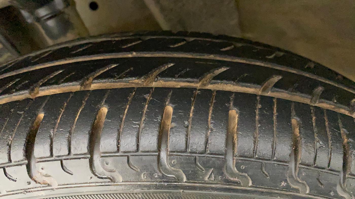2017 Renault Kwid CLIMBER 1.0 AMT, Petrol, Automatic, 19,408 km, Left Front Tyre Tread