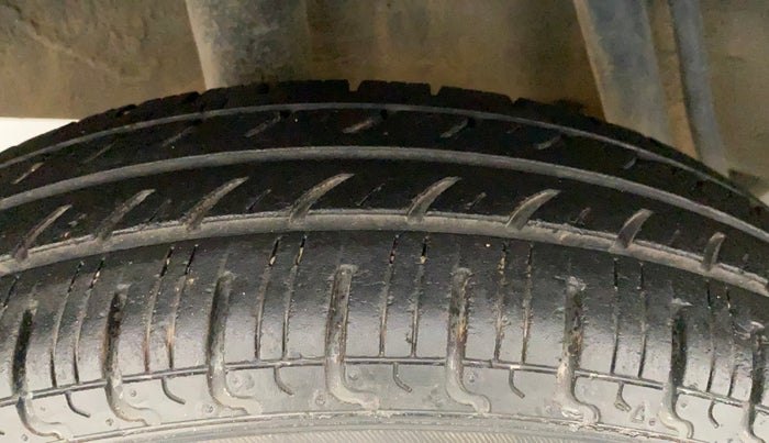 2017 Renault Kwid CLIMBER 1.0 AMT, Petrol, Automatic, 19,408 km, Right Rear Tyre Tread