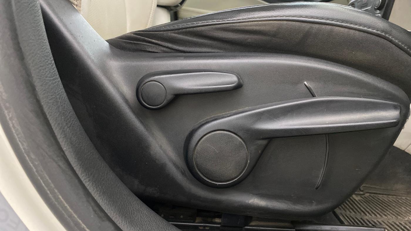 2019 Jeep Compass LIMITED 1.4 PETROL AT, Petrol, Automatic, 38,676 km, Driver Side Adjustment Panel