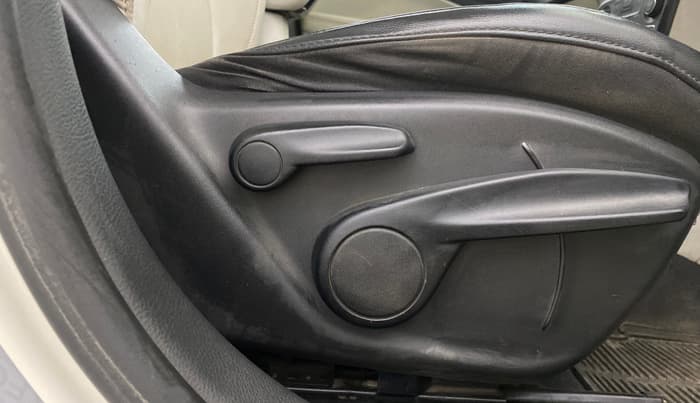 2019 Jeep Compass LIMITED 1.4 PETROL AT, Petrol, Automatic, 38,676 km, Driver Side Adjustment Panel
