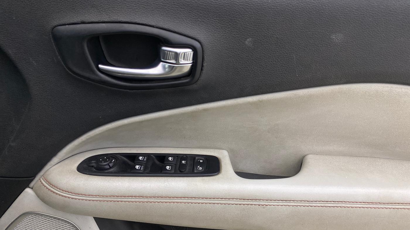 2019 Jeep Compass LIMITED 1.4 PETROL AT, Petrol, Automatic, 38,676 km, Driver Side Door Panels Control