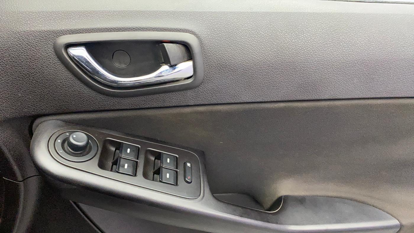 2015 Tata Zest XT PETROL, Petrol, Manual, 58,543 km, Driver Side Door Panels Control