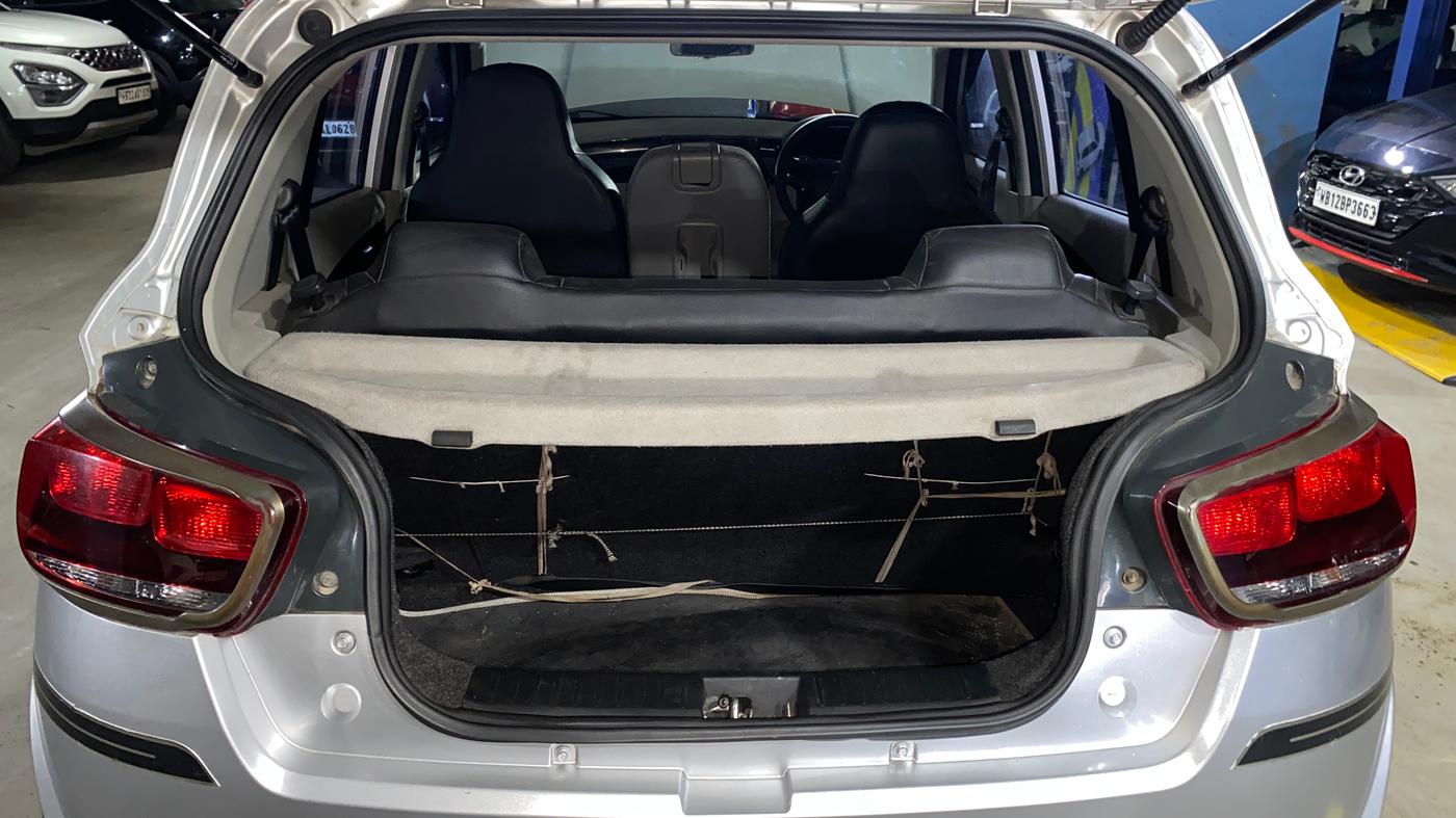 2016 Mahindra Kuv100 K4 6 STR, Petrol, Manual, 30,732 km, Boot Inside