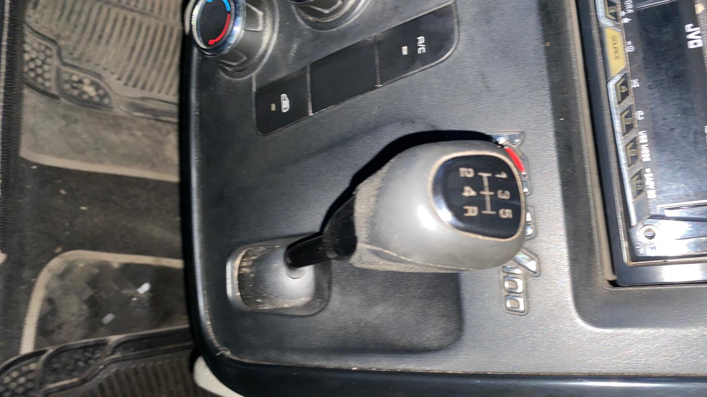 2016 Mahindra Kuv100 K4 6 STR, Petrol, Manual, 30,732 km, Gear Lever