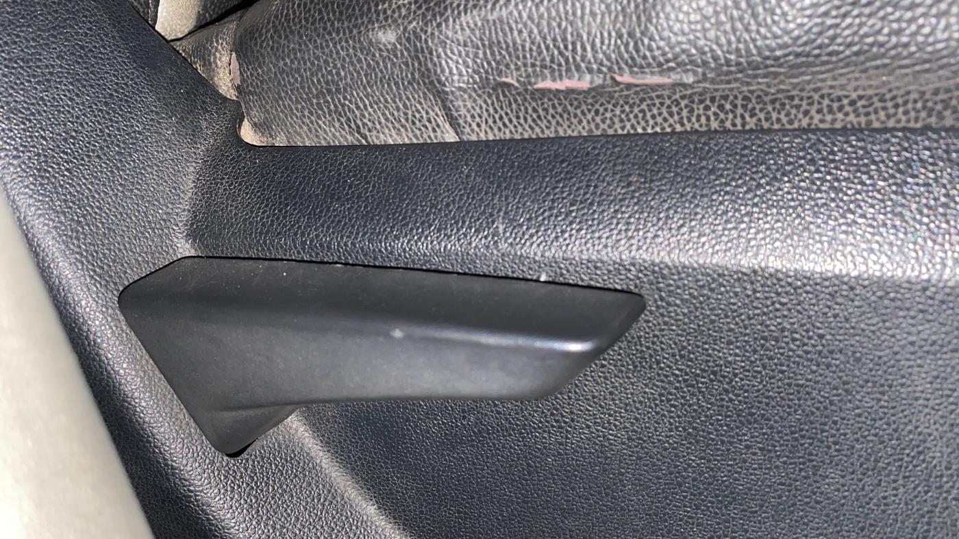 2016 Mahindra Kuv100 K4 6 STR, Petrol, Manual, 30,732 km, Driver Side Adjustment Panel