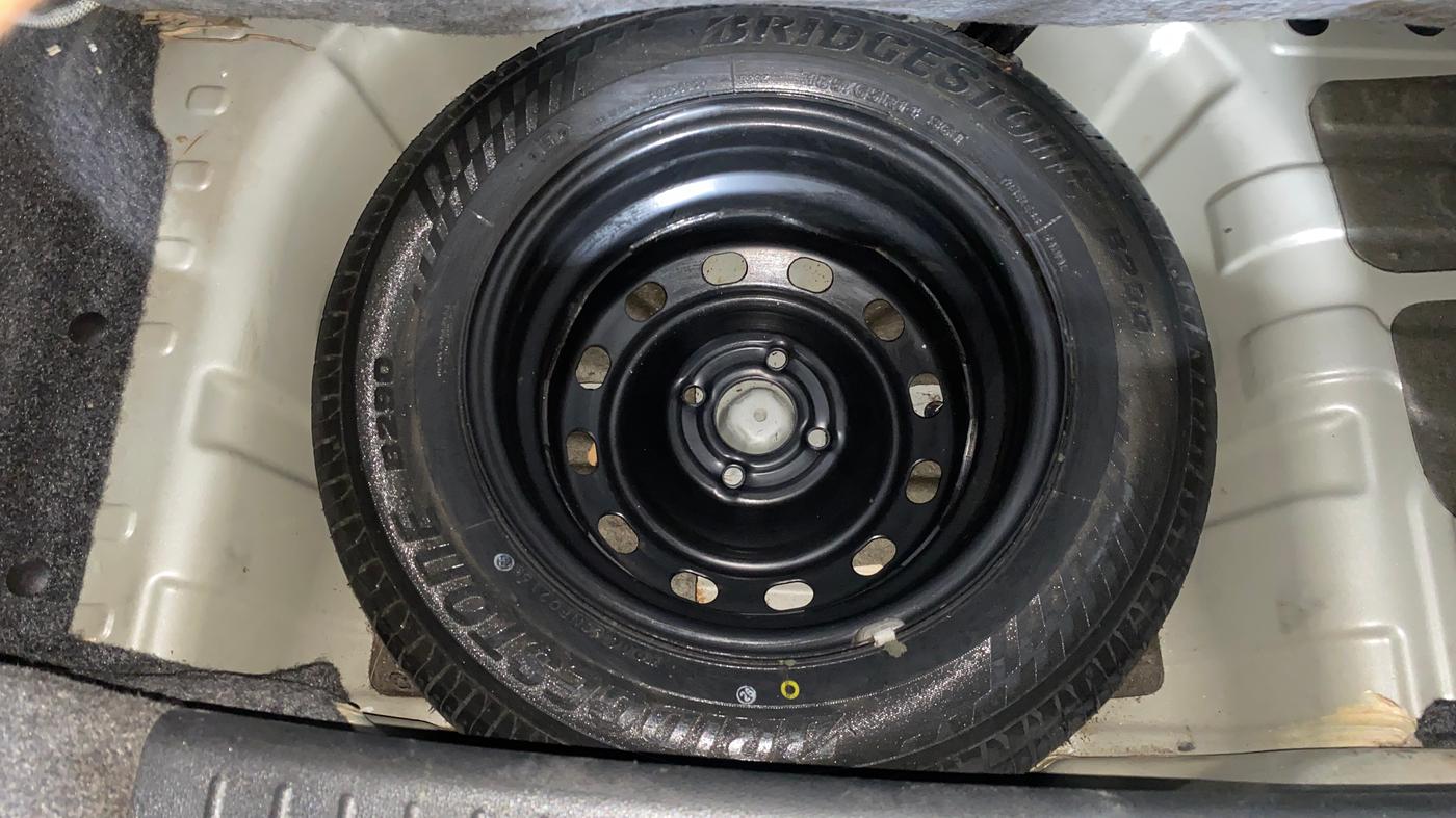 2016 Mahindra Kuv100 K4 6 STR, Petrol, Manual, 30,732 km, Spare Tyre