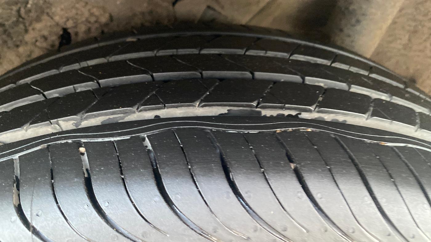 2020 Hyundai VENUE SX PLUS 1.0 TURBO DCT, Petrol, Automatic, 48,103 km, Left Rear Tyre Tread