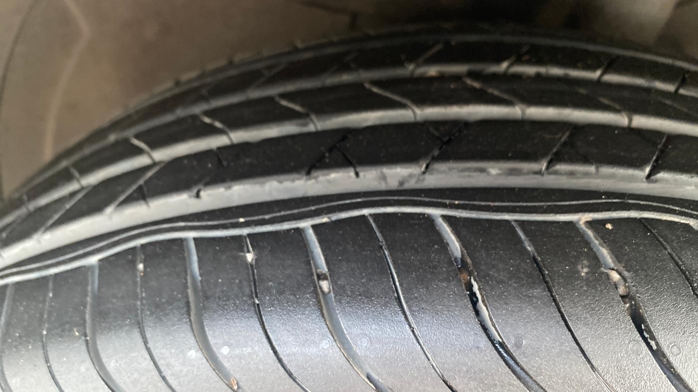 2020 Hyundai VENUE SX PLUS 1.0 TURBO DCT, Petrol, Automatic, 48,103 km, Left Front Tyre Tread