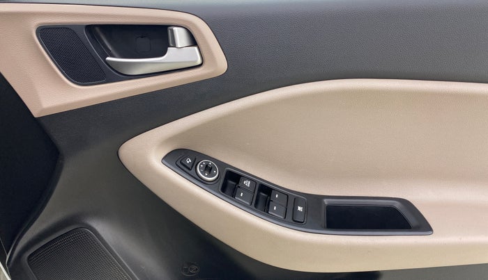 2020 Hyundai Elite i20 SPORTZ PLUS 1.2, CNG, Manual, 87,354 km, Driver Side Door Panels Control