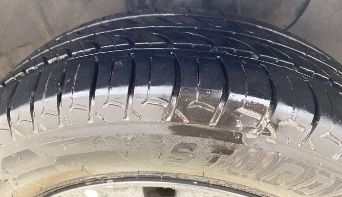 2020 Hyundai Elite i20 SPORTZ PLUS 1.2, CNG, Manual, 87,354 km, Right Front Tyre Tread