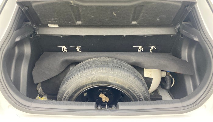 2020 Hyundai Elite i20 SPORTZ PLUS 1.2, CNG, Manual, 87,354 km, Boot Inside